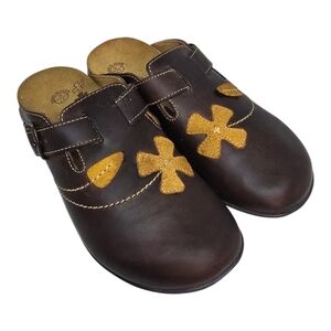 Dr. WEIL Brown Mules with Tan Accents